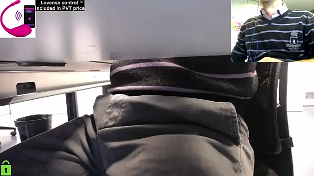 Snapshot of pliko chatting on 03-10-25, 11:12 pliko online show from 03-10-25, 11:12