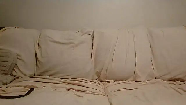 Snapshot of beautylovess chatting on 06-28-26, 01:34 beautylovess online show from 06-28-26, 01:34