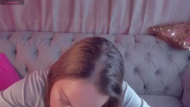 GwenCarter online show from 02-05-25, 04:03