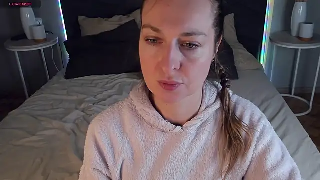 GwenCarter online show from 03-08-25, 06:16