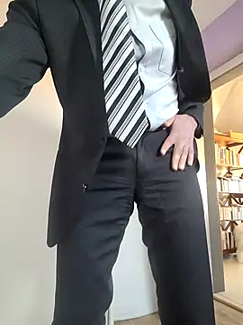 Snapshot of Justforoneday chatting on 03-18-25, 11:55 Justforoneday online show from 03-18-25, 11:55