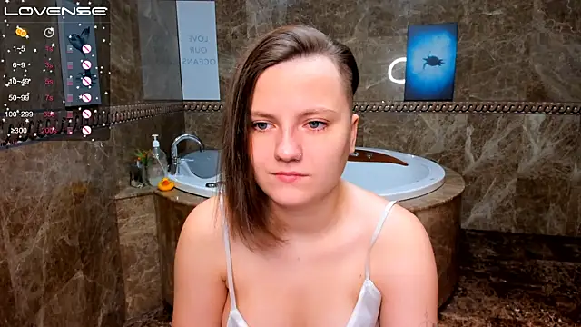 MelindaTin online show from 10-10-25, 01:28