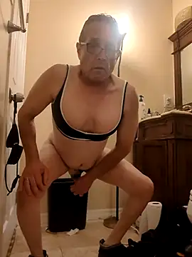 Snapshot of bobby69cock chatting on 06-12-26, 09:40 bobby69cock online show from 06-12-26, 09:40