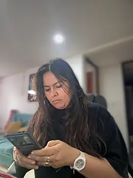 Ixchel Anaid online show from 10-18-25, 02:19