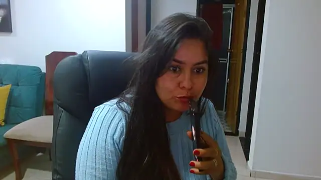 Ixchel Anaid online show from 12-22-25, 09:37