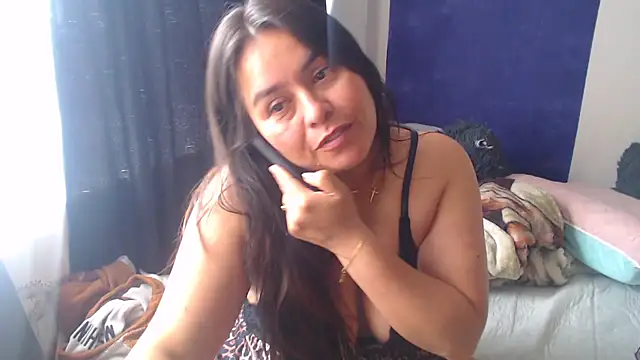 Ixchel Anaid online show from 10-19-25, 05:05