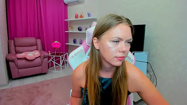 Strawberrye online show from 02-15-26, 03:18