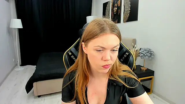 Snapshot of Strawberrye chatting on 11-26-25, 03:28 Strawberrye online show from 11-26-25, 03:28