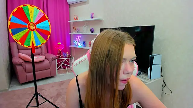 Snapshot of Strawberrye chatting on 12-05-25, 03:27 Strawberrye online show from 12-05-25, 03:27