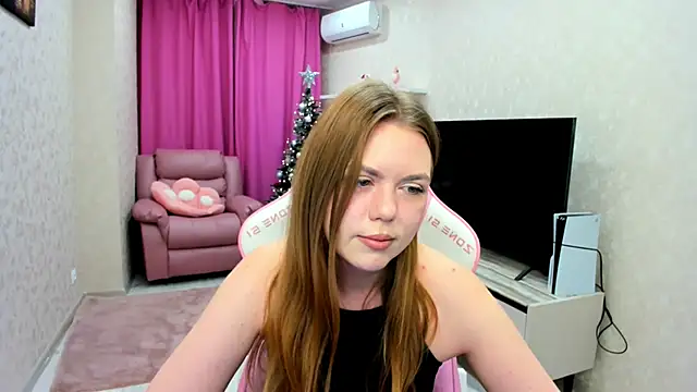 Snapshot of Strawberrye chatting on 12-17-25, 03:33 Strawberrye online show from 12-17-25, 03:33