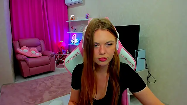 Snapshot of Strawberrye chatting on 11-12-25, 03:32 Strawberrye online show from 11-12-25, 03:32