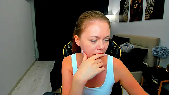 Strawberrye online show from 05-31-26, 03:23