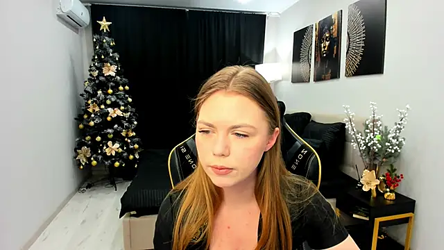 Snapshot of Strawberrye chatting on 12-16-25, 03:22 Strawberrye online show from 12-16-25, 03:22