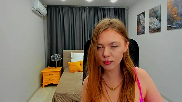 Snapshot of Strawberrye chatting on 02-18-25, 06:04 Strawberrye online show from 02-18-25, 06:04