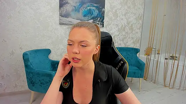 Snapshot of Strawberrye chatting on 09-26-25, 03:24 Strawberrye online show from 09-26-25, 03:24