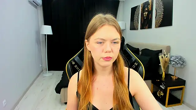 Snapshot of Strawberrye chatting on 11-11-25, 03:45 Strawberrye online show from 11-11-25, 03:45