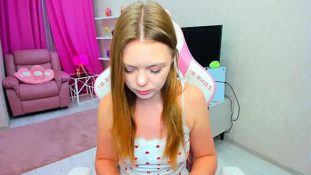 Strawberrye online show from 05-04-26, 03:21