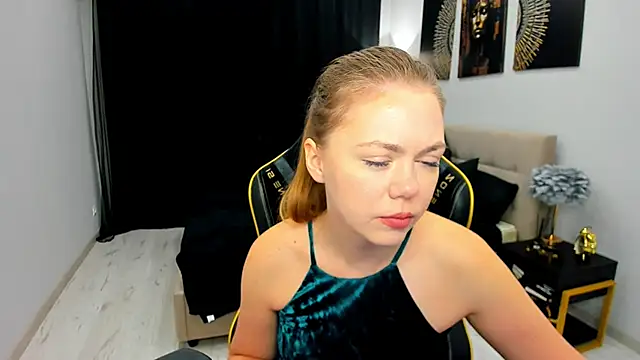 Strawberrye online show from 05-16-26, 03:27