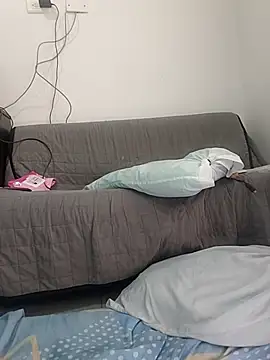 Snapshot of estrella_tasty chatting on 04-16-26, 04:41 estrella tasty online show from 04-16-26, 04:41