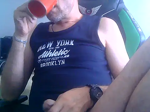 Snapshot of boran34 chatting on 07-11-26, 09:42 boran34 online show from 07-11-26, 09:42