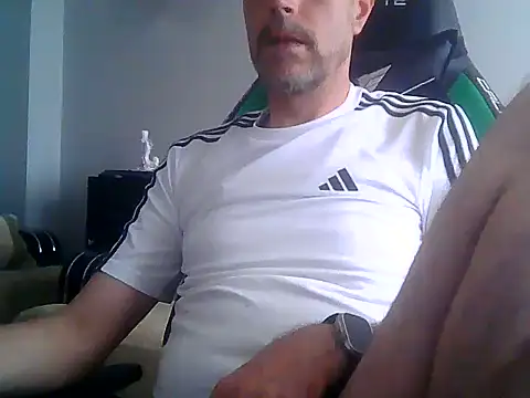 Snapshot of boran34 chatting on 06-03-26, 03:39 boran34 online show from 06-03-26, 03:39
