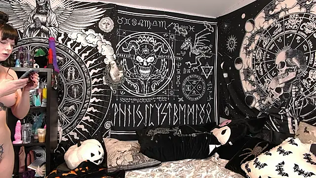 EVILYN online show from 03-23-26, 06:19