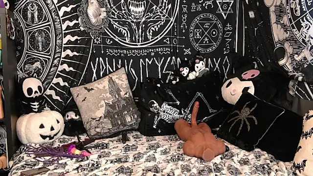 EVILYN online show from 02-18-26, 08:27