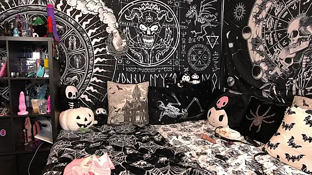 EVILYN online show from 03-24-26, 07:58