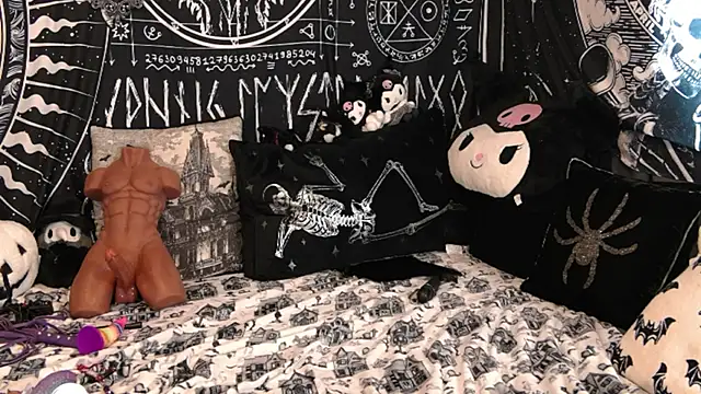 EVILYN online show from 02-19-26, 07:00