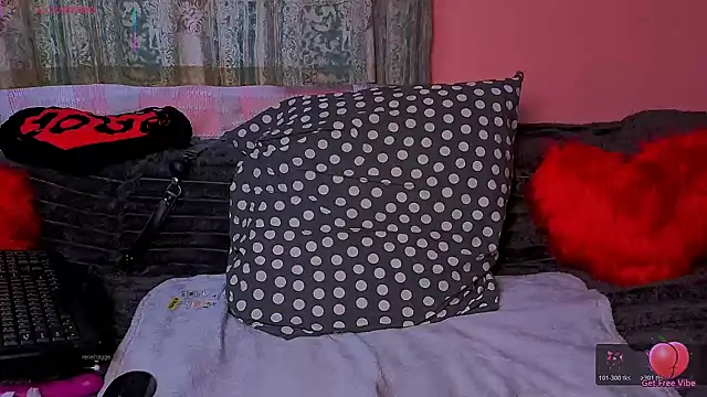 UrNaughtyGfMilf online show from 11-02-25, 06:40