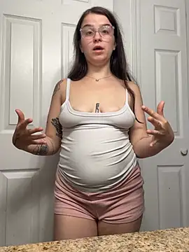 Snapshot of joeystaciee chatting on 07-19-26, 02:42 joeystaciee online show from 07-19-26, 02:42