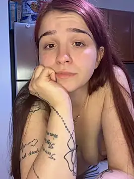 Snapshot of joeystaciee chatting on 04-21-26, 01:42 joeystaciee online show from 04-21-26, 01:42