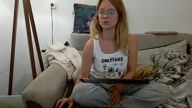 little-leni online show from 09-27-25, 08:48