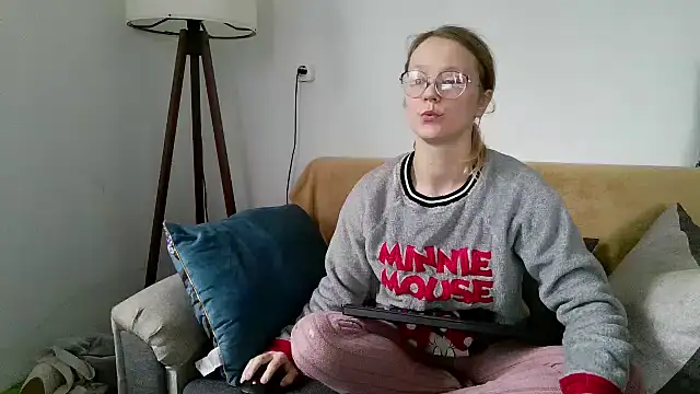 little-leni online show from 12-16-25, 08:40