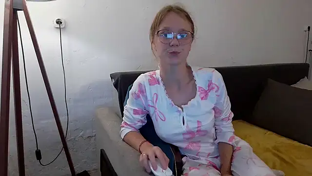 little-leni online show from 06-06-26, 08:14