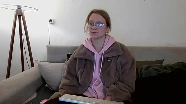 little-leni online show from 03-12-26, 08:57