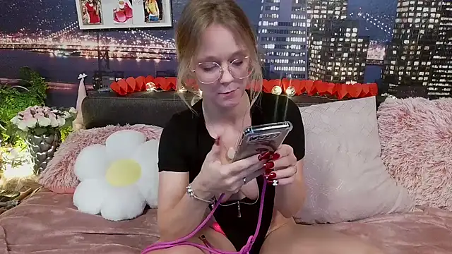 little-leni online show from 02-16-25, 02:43