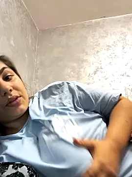 Snapshot of Emma_Muller32 chatting on 11-05-25, 01:09 Emma Muller32 online show from 11-05-25, 01:09