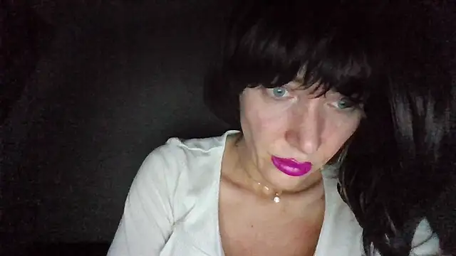 Snapshot of suuzykiss chatting on 03-07-25, 10:21 suuzykiss online show from 03-07-25, 10:21