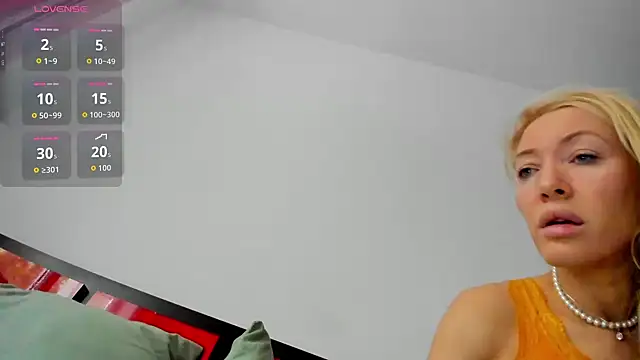 Snapshot of suuzykiss chatting on 10-16-25, 05:16 suuzykiss online show from 10-16-25, 05:16