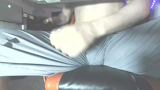 Dick and muscles online show from 10-16-25, 01:36