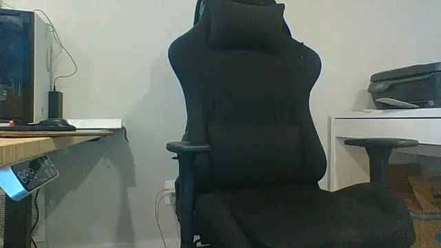 Snapshot of Bloopers66 chatting on 05-12-26, 12:55 Bloopers66 online show from 05-12-26, 12:55