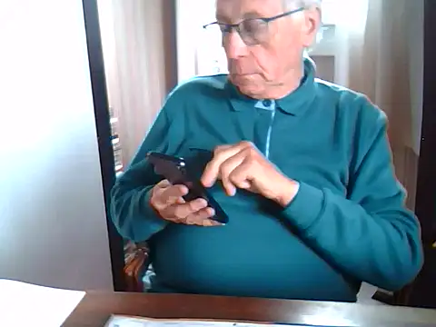 Snapshot of johnjohn622662 chatting on 09-17-25, 03:25 johnjohn622662 online show from 09-17-25, 03:25