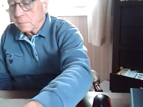 Snapshot of johnjohn622662 chatting on 11-04-25, 11:14 johnjohn622662 online show from 11-04-25, 11:14