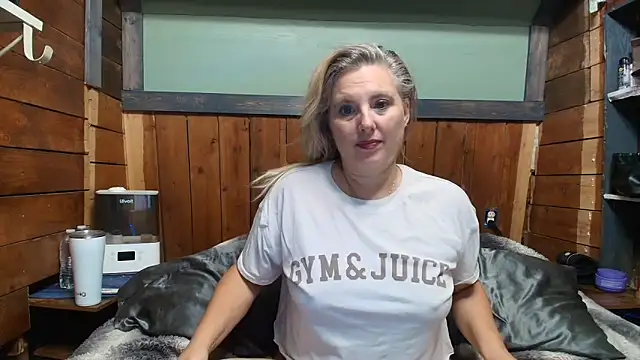 lisaxlovexxx online show from 05-20-26, 03:31