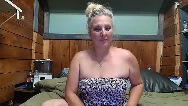 Snapshot of lisaxlovexxx chatting on 06-16-26, 02:11 lisaxlovexxx online show from 06-16-26, 02:11