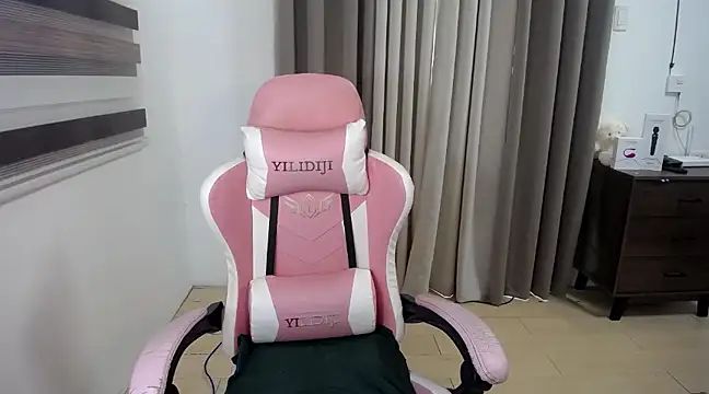 Snapshot of Bombshell_Ashy chatting on 03-13-25, 02:16 Bombshell Ashy online show from 03-13-25, 02:16