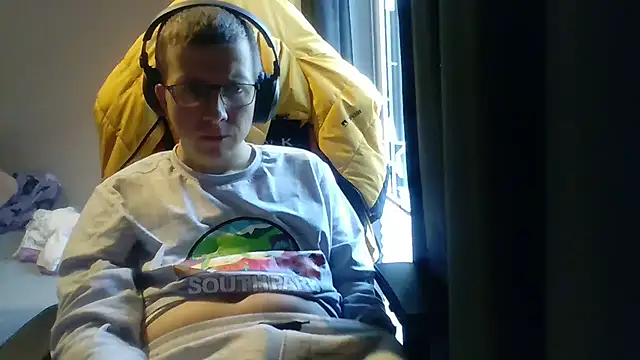 Snapshot of David250692 chatting on 02-10-26, 10:47 David250692 online show from 02-10-26, 10:47