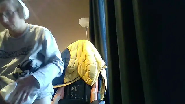 David250692 online show from 12-17-25, 10:42