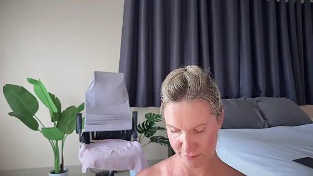 Snapshot of KatnessHot chatting on 02-20-26, 05:37 KatnessHot online show from 02-20-26, 05:37